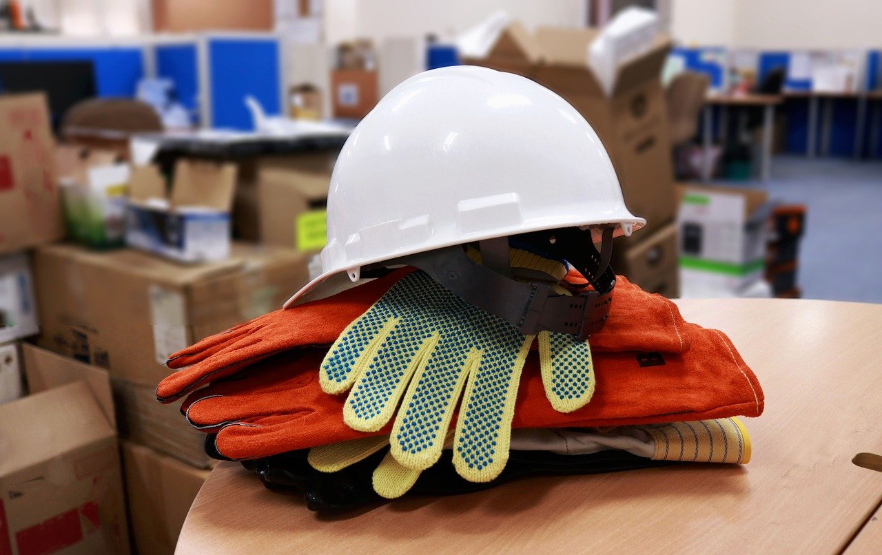 rękawice robocze, wykorzystanie rękawic roboczych, rękawice w pracy
