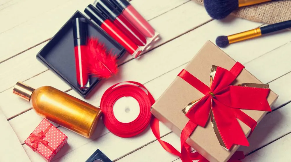 Jak zapakować kosmetyki na prezent