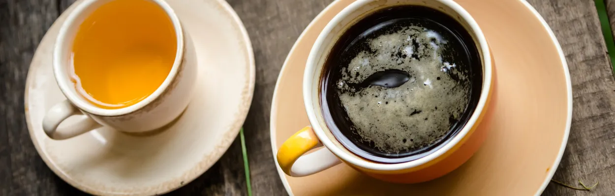 Kawa i herbata w filiżankach