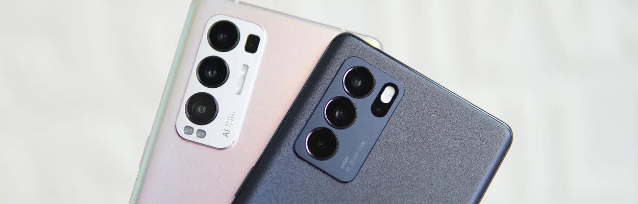 Dwa telefony komórkowe - czarny i pudrowo różowy 