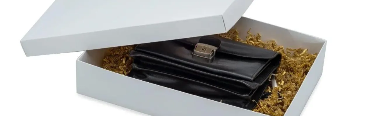 Portfel w pudełku z wiekiem wypełnionym sizzlepak