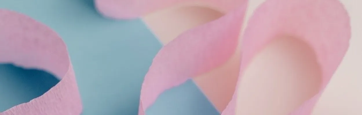 Podłużne kawałki bibuły w różowym kolorze