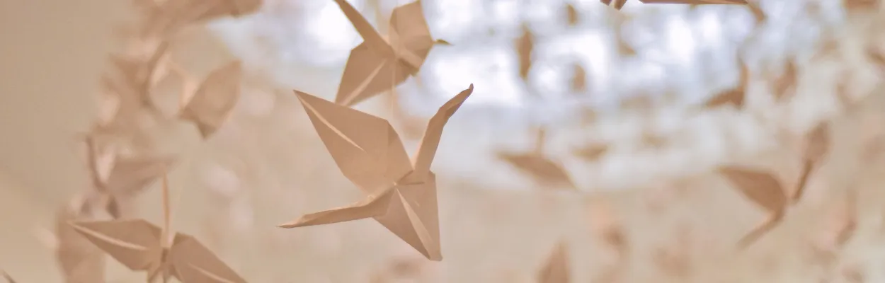 Wiszące żurawie z origami
