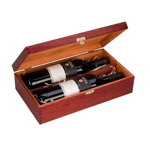 Dwie butelki wina w drewnianym pudełku