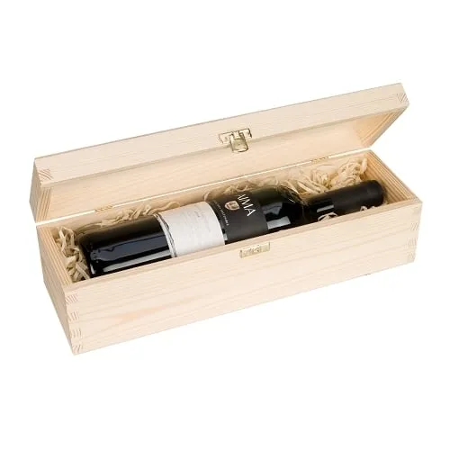 Butelka wina w drewnianym pudełku