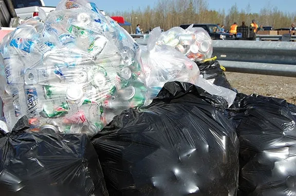 Segregacja odpadów w workach na śmieci
