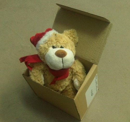 Brązowy, trójwarstwowy karton klapowy do pakowania mniejszych lub większych ale ciężkich przedmiotów