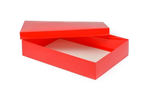 czerwone pudełko z wieczkiem