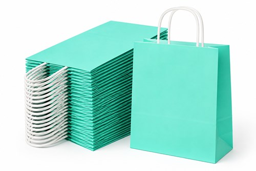 Zestaw 50 toreb papierowych w kolorze pastelowej zieleni o wymiarach 240 × 100 × 320 mm, ze skręcanymi uchwytami i dnem klockowym