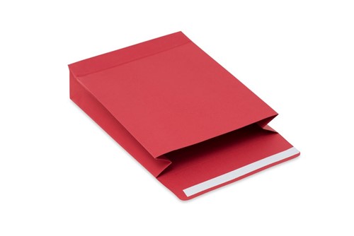 Czerwona koperta kartonowa