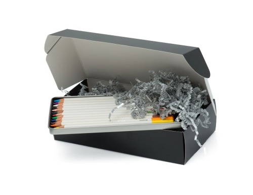 czarne opakowanie laminowane