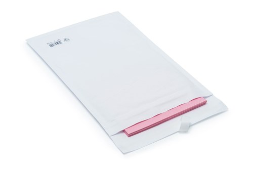 Biała, papierowa koperta z wypełnieniem bąbelkowym o formacie F16 z paskiem samoprzylepnym