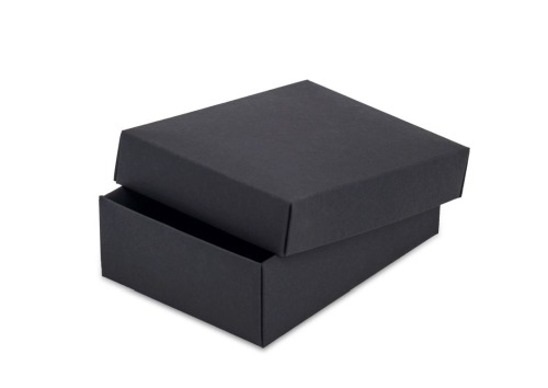 czarne pudełko kartonowe
