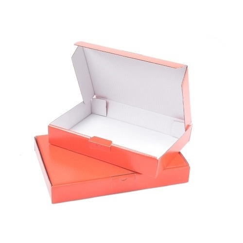 Czerwony karton fasonowy