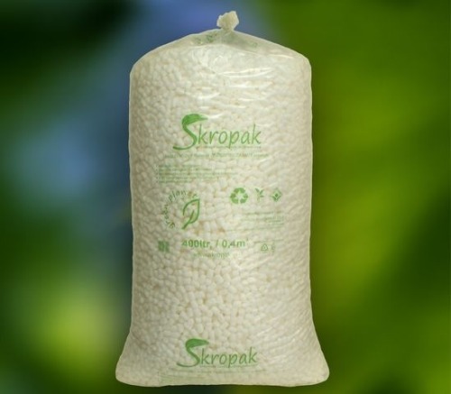 Ekologiczny, biały wypełniacz służący do zabezpieczenia wysyłanych towarów 