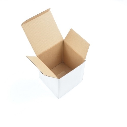 Biały karton wykrojnikowy