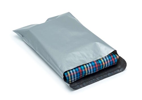 Srebrny foliopak kurierski 320x450 mm z 50% recyklingu – zestaw 50 szt.