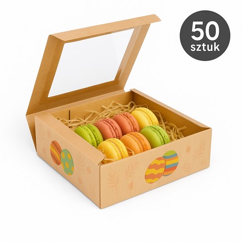 Ujęcie zbiorcze 50 pudełek ustawionych w kilku rzędach; część pudełek z widoczną zawartością (słodycze/pamiątki), delikatne wielkanocne tło.