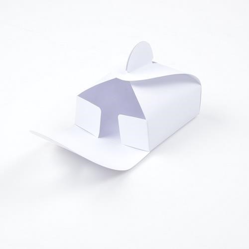 białe pudełko prezent