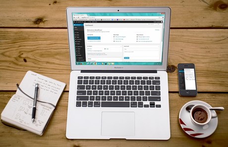Jak wybrać idealne opakowanie na laptopa? Poradnik