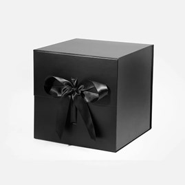 Czarne pudełko magnetyczne 280×280×280 mm ze wstążką
