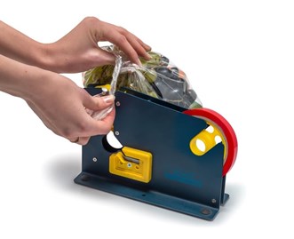 Dyspenser do zaklejania worków