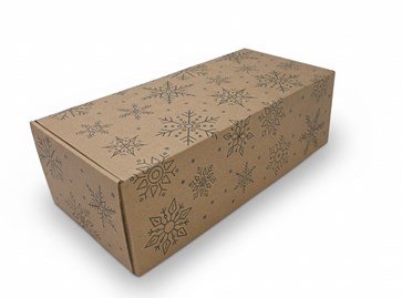 Kraftowy karton fasonowy z nadrukiem śnieżynek, eleganckie pudełko świąteczne na prezenty.