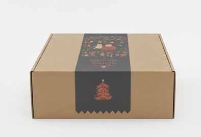 Karton fasonowy kraftowy z nadrukiem świątecznej winety, idealny do pakowania prezentów i paczek.