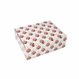 Biały karton wykrojnikowy z motywem czerwonych bombek do pakowania prezentów