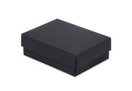czarne pudełko kartonowe