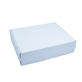 białe opakowanie tekturowe