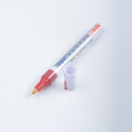 Czerwony pisak olejny