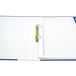 Niebieski segregator do przechowywania akt osobowych