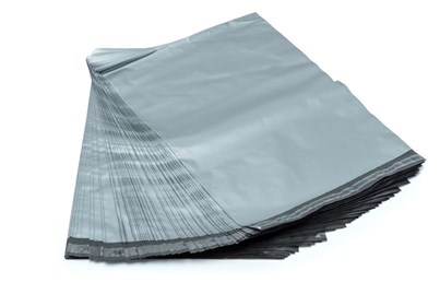 Srebrny foliopak kurierski 320x450 mm z 50% recyklingu – zestaw 50 szt.