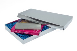 srebrne pudełko z wiekiem