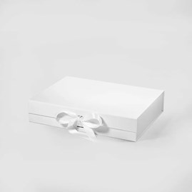 Pudełko magnetyczne A4 białe ze wstążką 330×255×70 mm