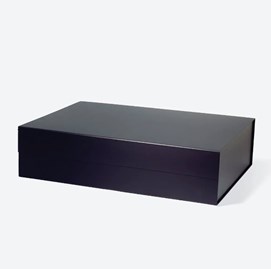 Czarne pudełko magnetyczne XXL Medium 600×440×152 mm z zamknięciem magnetycznym z połowiczną klapą.