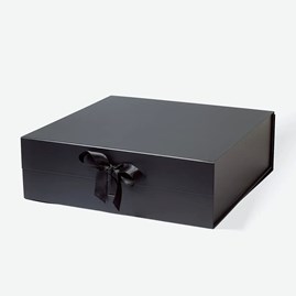 pudelko-magnetyczne-b4-kwadratowe-czarne-z-wstazka-410x410x130.jpg