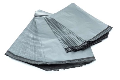 Srebrny foliopak kurierski 320x450 mm z 50% recyklingu – zestaw 50 szt.