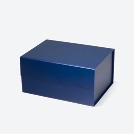 Granatowe pudełko magnetyczne Deep B6 203×152×102 mm z zamknięciem magnetycznym z połowiczną klapą.