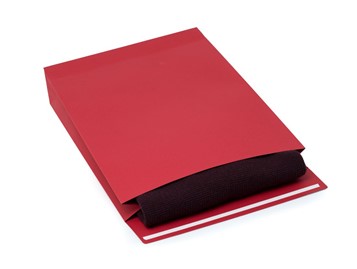 Czerwona koperta kartonowa