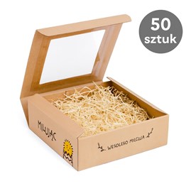 kartonów Alleluja ustawionych w stosy, część z włożonymi słodyczami lub prezentami.