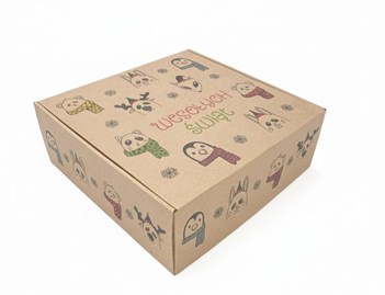 Karton świąteczny kraftowy z motywem zwierzątek i napisem „Wesołych Świąt”.