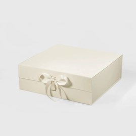 Pudełko magnetyczne kość słoniowa 330×330×115 mm ze wstążką