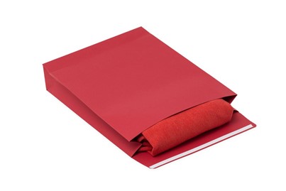 Czerwona koperta kartonowa