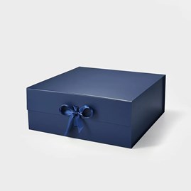 Granatowe pudełko magnetyczne premium ze wstążką 380×380×150 mm